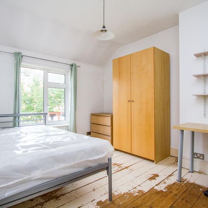 4 bedroom terraced house to rent - Photo 1