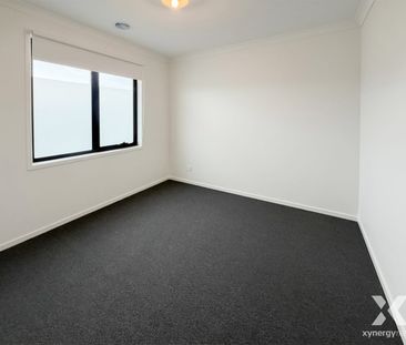 Spacious 4-Bedroom Family Home with Double Garage in Aintree - Photo 3