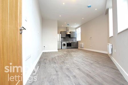 Studio to rent - Photo 2