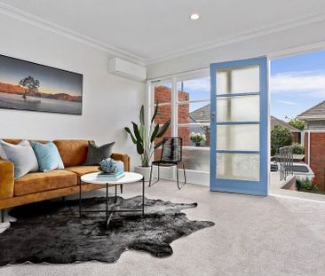 Sunny 2BR Onehunga Unit w/ large garden & Parking! - Photo 6