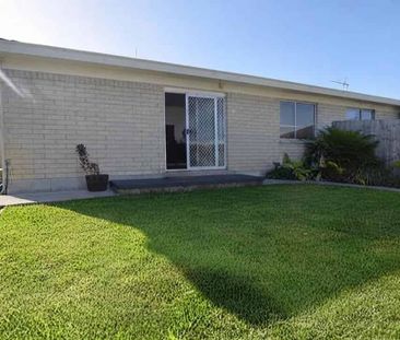 Charming & Convenient Living in New Lynn! - Photo 4