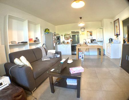 AIX LA DURANNE APPARTEMENT T3 TERRASSE ET PARKING EN RDC , - Photo 5