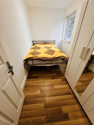 1 bedroom in a house share to rent - Photo 2