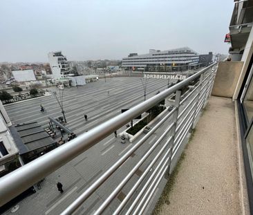 Instapklaar appartement met twee slaapkamers en terras gelegen op h... - Photo 1