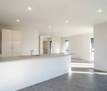 Easy Living on Tremaine! - Photo 3