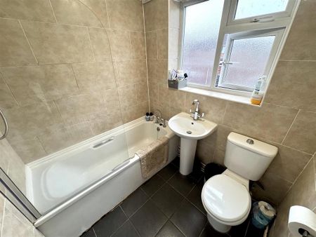 2 bedroom maisonette to rent - Photo 4