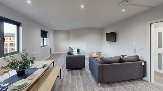 8 bedroom flat to rent - Photo 1