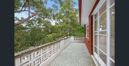 Newly Renovated 2-Bedroom + Study Apartment in Prime Location - Photo 3