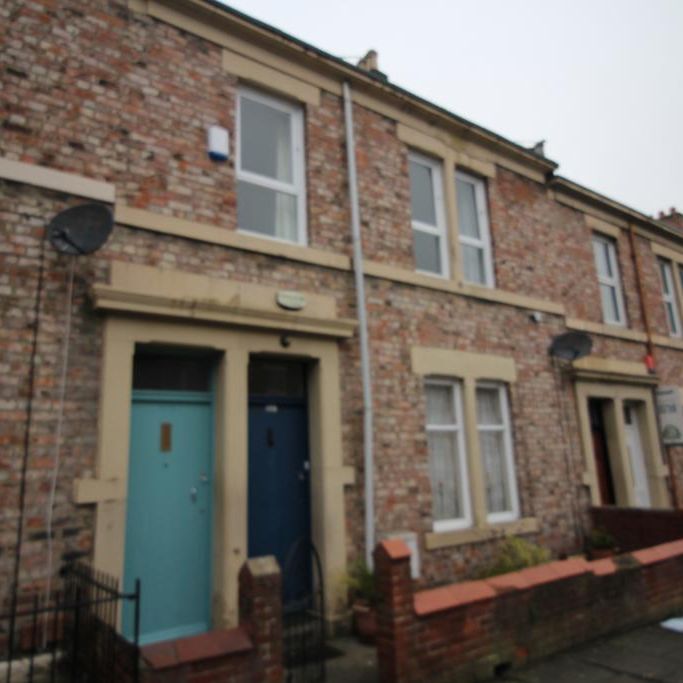 3 bedroom flat to rent - Photo 1