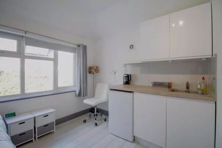 Studio Flat, Dollis Heights, NW2 - Photo 4
