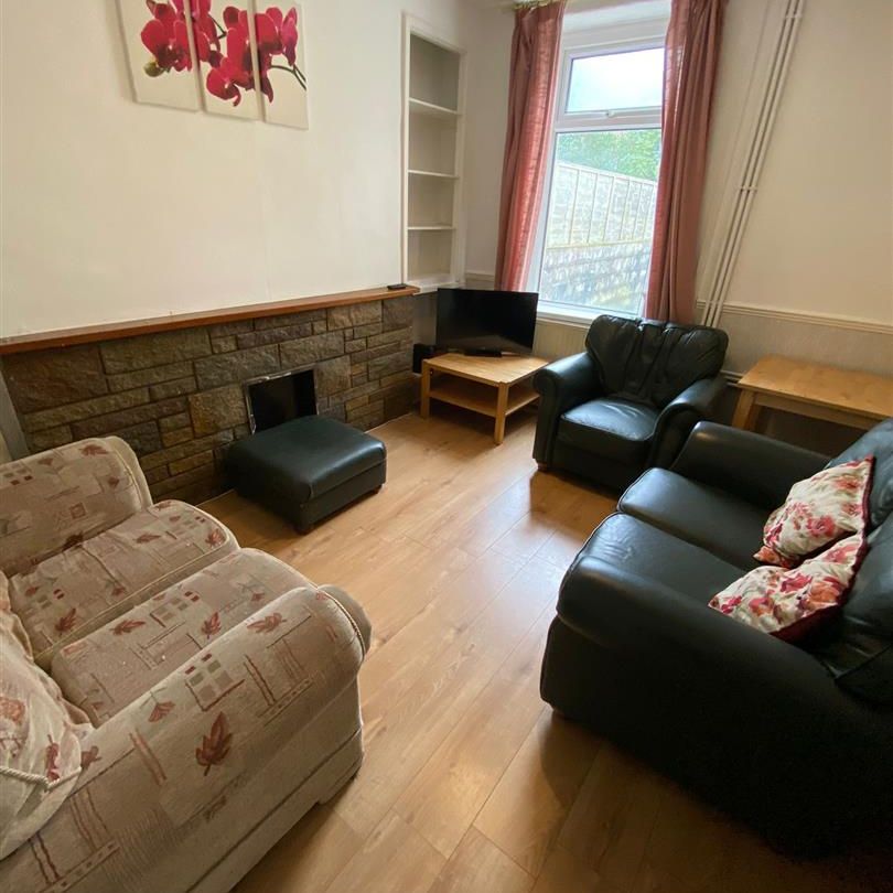 Room For Rent Meadow Street, Pontypridd - Photo 1