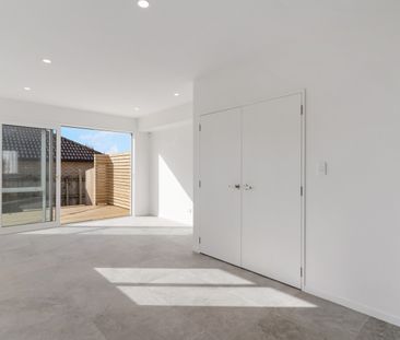 Two bedroom townhouse! - Photo 1