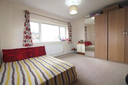 St Chads Road, Maidenhead - Photo 2