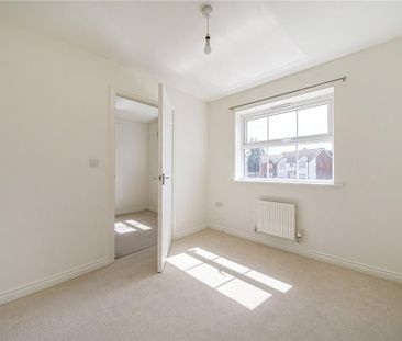 4 bedroom terraced house to rent - Photo 3