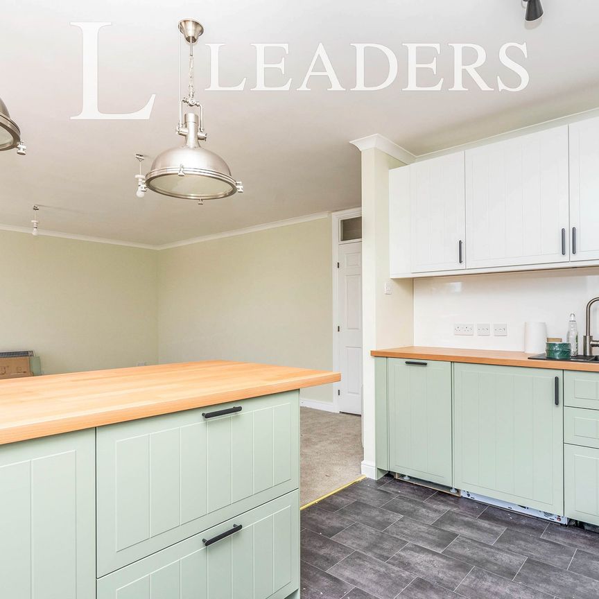 2 bedroom apartment to rent North Street, Gosport, PO12 - Photo 1