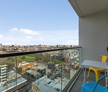 Sleek Finishes and Spectacular Views - Photo 5