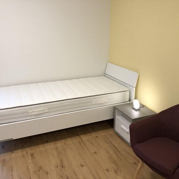 Helle, gepflegte Zimmer in ruhiger Liegenschaft - Photo 1