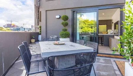 Luxury Furnished Apartment with One Secure Carpark - Photo 5