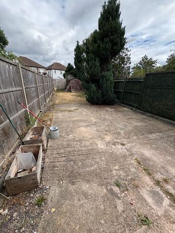 Northumberland Crescent, Feltham - Photo 5