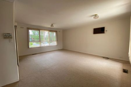 Ideally Located 3 Bedroom Family Home In Mt Waverley School Zone !!! - Photo 5