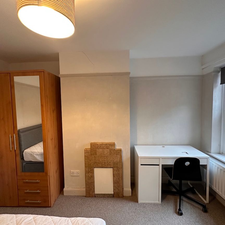 4 bedroom house - Photo 1