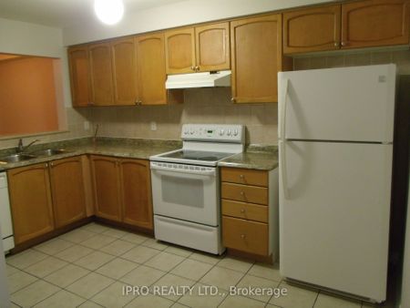 Condo Townhouse For Lease | W8128618 - Photo 3