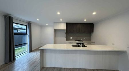 Modern Family Home in Prime Yaldhurst Location - Photo 2