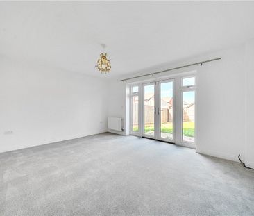 A modern 2 bedroom/2 bathroom semi-detached house with garden and p... - Photo 1