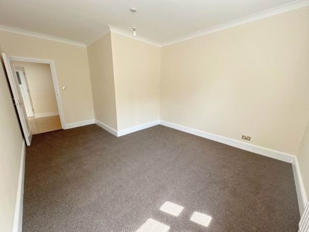 OIRO £1,650 pcm - Available Now - Furnished - Photo 2