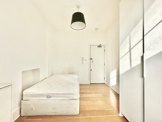 Flat to rent - Photo 1