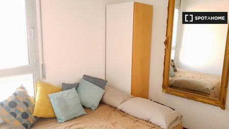 barcelona, Catalonia 08930 - Photo 5