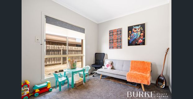 Well-Maintained 2-Bedroom Unit in a Quiet Kings Park Block of Three - Photo 1