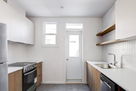 2461 Boulevard Édouard-Montpetit apartment — Montréal, QC (3-Bedroom) - 3 Bedroom - Photo 2
