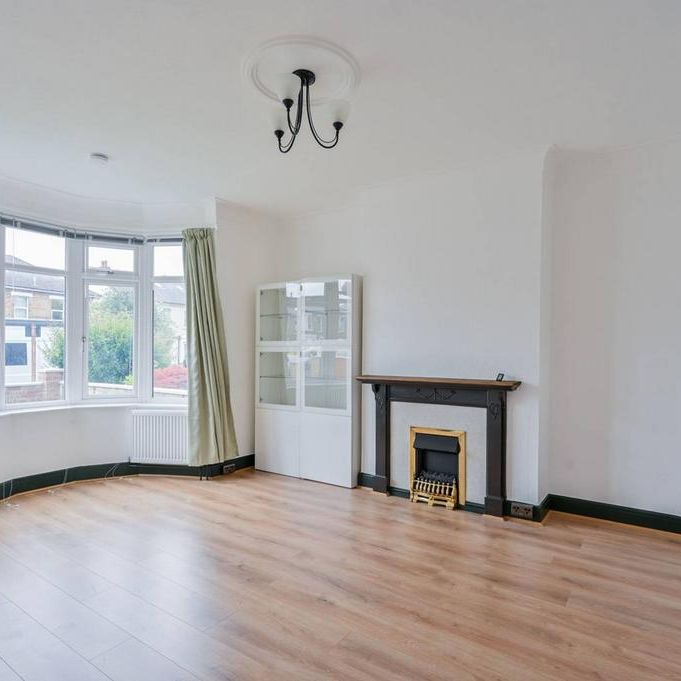 3 bedroom end of terrace house to rent - Photo 1