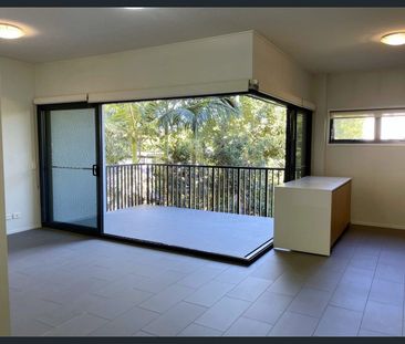 Modern 1-Bedroom Apartment in a Prime Location - Photo 2