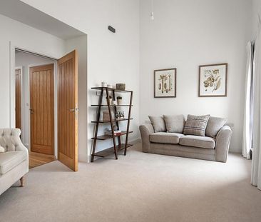 Bed Duplex, Cirencester Road, Tetbury, GL8 - Photo 1