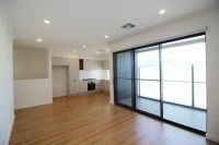 MODERN DESIGNER HOME! SPACIOUS ROOMS. DOUBLE GARAGE. - Photo 2