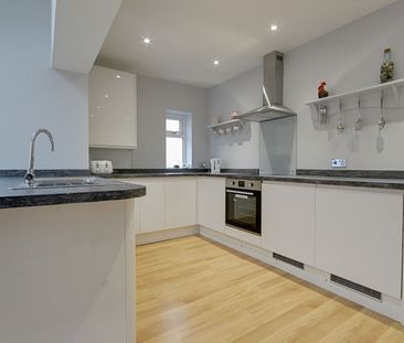 3 Bedroom - Photo 6