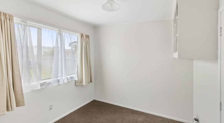 Spacious living! - Photo 4