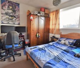 3 bedroom House in Queenswood Gardens, Leeds - Photo 3