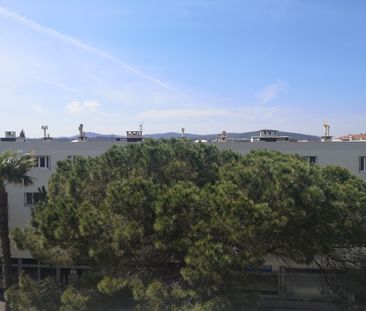LAVANDOU - T3 - 3ème étage de 55.31 M² + BALCON + CAVE - Photo 6