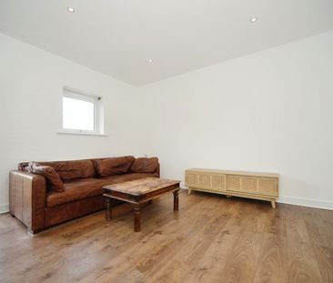 2 Bed Flat, Highfield Close, SE13 - Photo 3