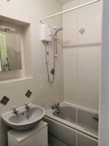 Marks Court, SS1 - Photo 3