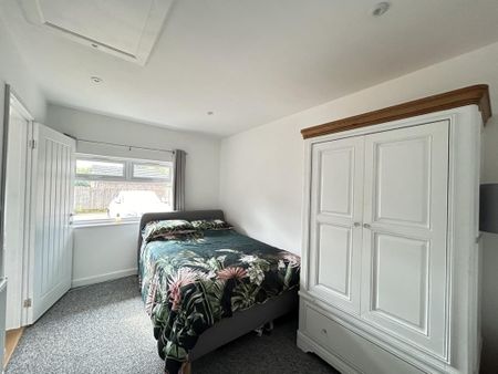 4 bedroom detached bungalow to rent - Photo 5