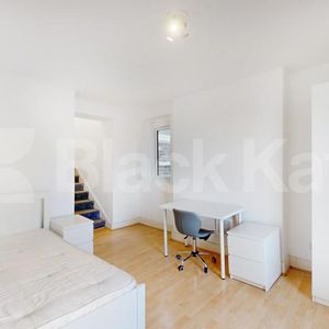 A modern and well-presented two-bedroom flat ideally located on Milton Road, Acton Central - Photo 2