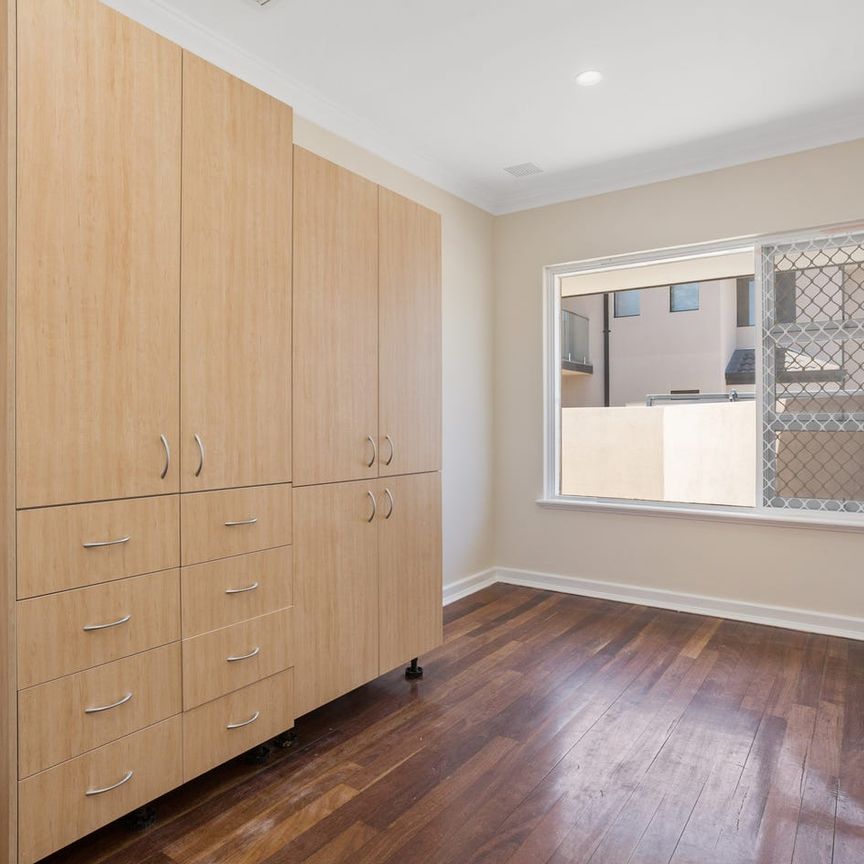 Bayswater Haven: Convenience Meets Comfort - Photo 1