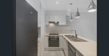 Boutique Three Bedroom ,Three Bathroom Unit in Bushland Setting with Complex Pool - Photo 5