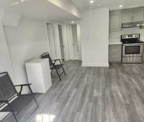 For Lease - 8 Benhurst Crescent, Brampton, Ontario - Photo 3