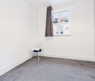 3 bedroom apartment to rent - Photo 4