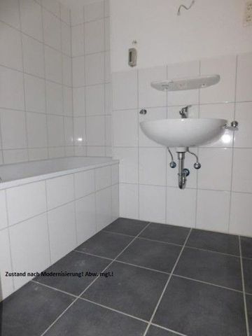 ***Großzügige 2-Zimmerwohnung mit modernisiertem Bad und 2 Balkone... ohne Wandtapeten*** - Foto 3